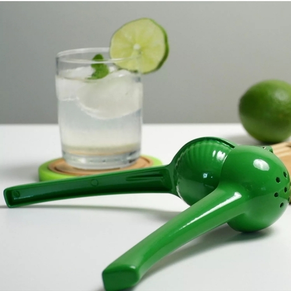 Manual Green Citrus Juicer - Picture 1 of 8